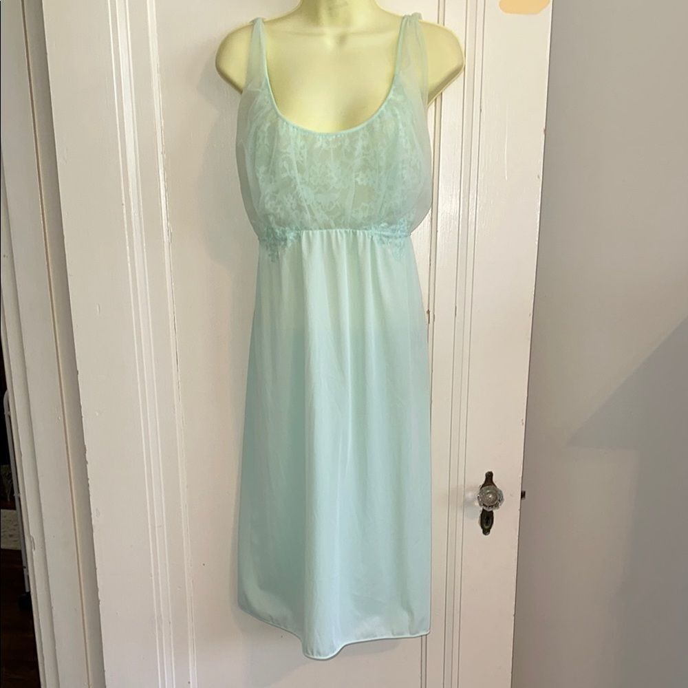 Vtg 60s Vanity Fair mint green‎ short nylon sleeveless lace bodice nightgown